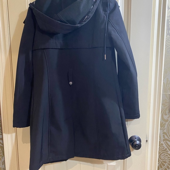 Calvin Klein woman’s spring coat. - Picture 5 of 7